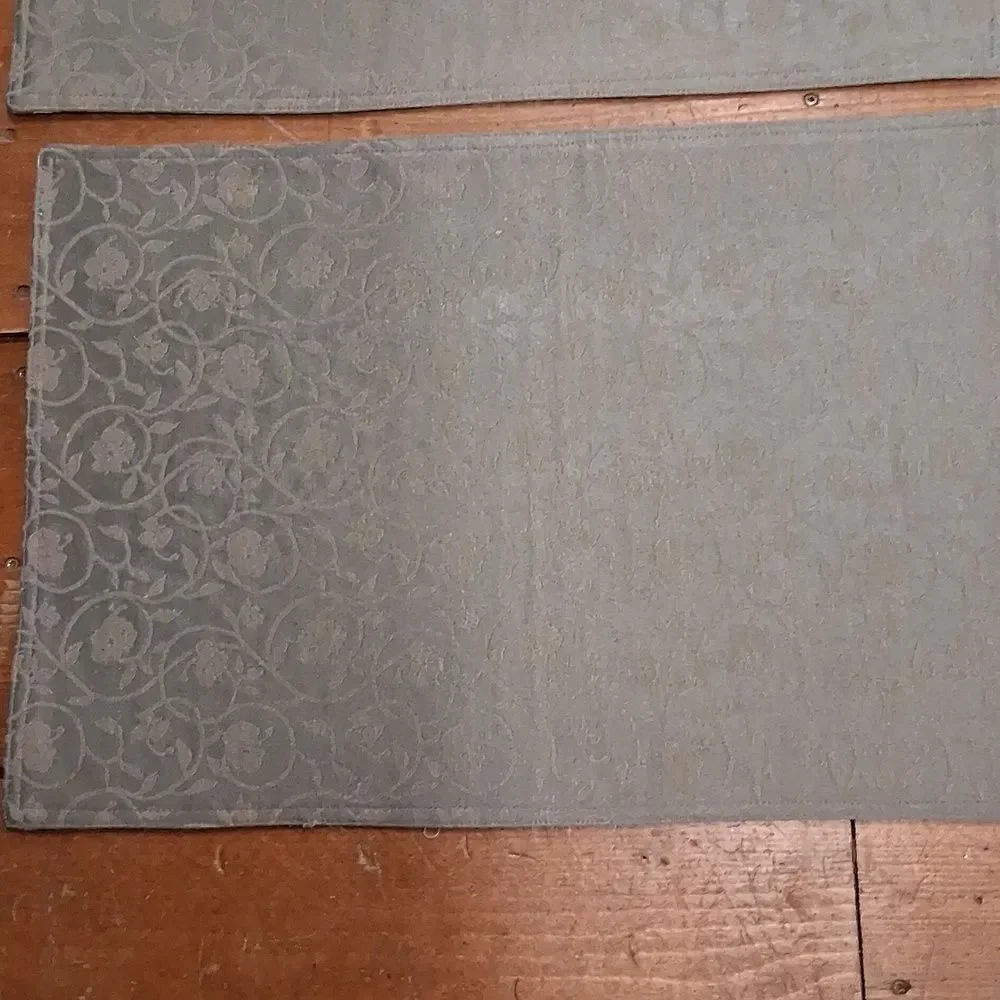 4 Reversible‎ Design Placemats 30 x 43